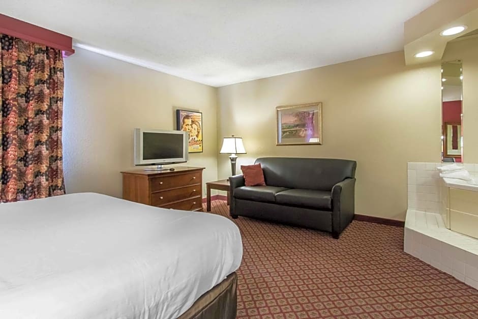 Econo Lodge Inn & Suites Joplin