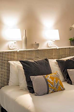 Two-Bedroom Apartment with patio terrace with elevator access