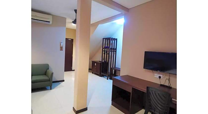 PAVILION INN HOTEL LUMUT