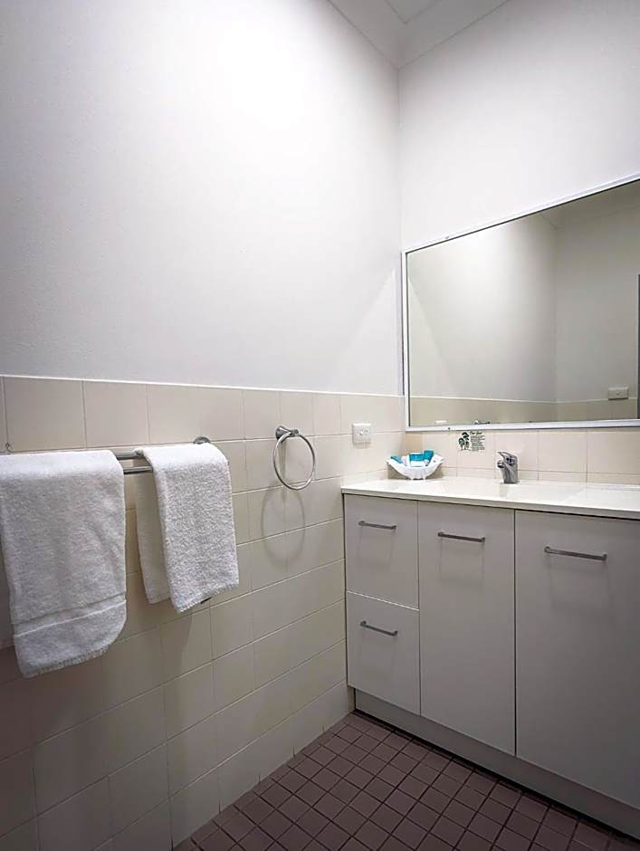 Island Palms Motor Inn