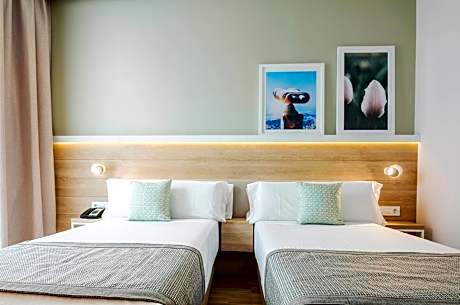 Twin Single - 1 Adult, 2 Beds