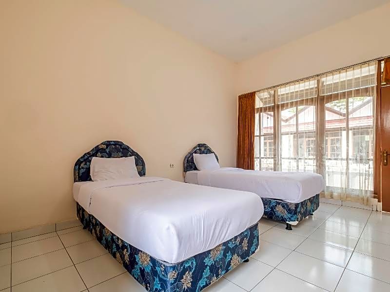 SPOT ON 2341 Hotel Padjajaran 2