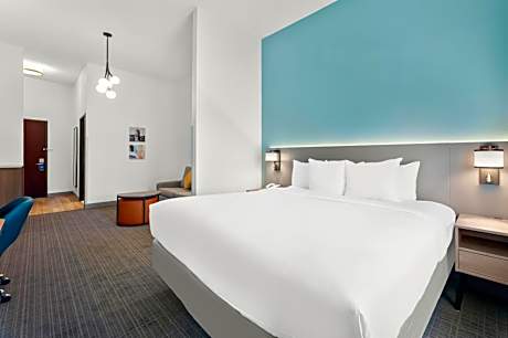 King Suite - Accessible/Non-Smoking