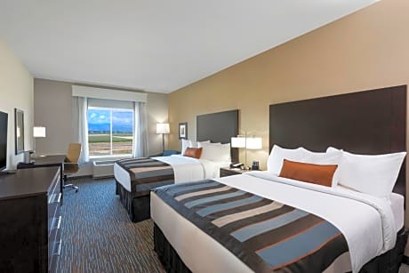 Deluxe Queen Room with Two Queen Beds and Mountain View - Non-Smoking