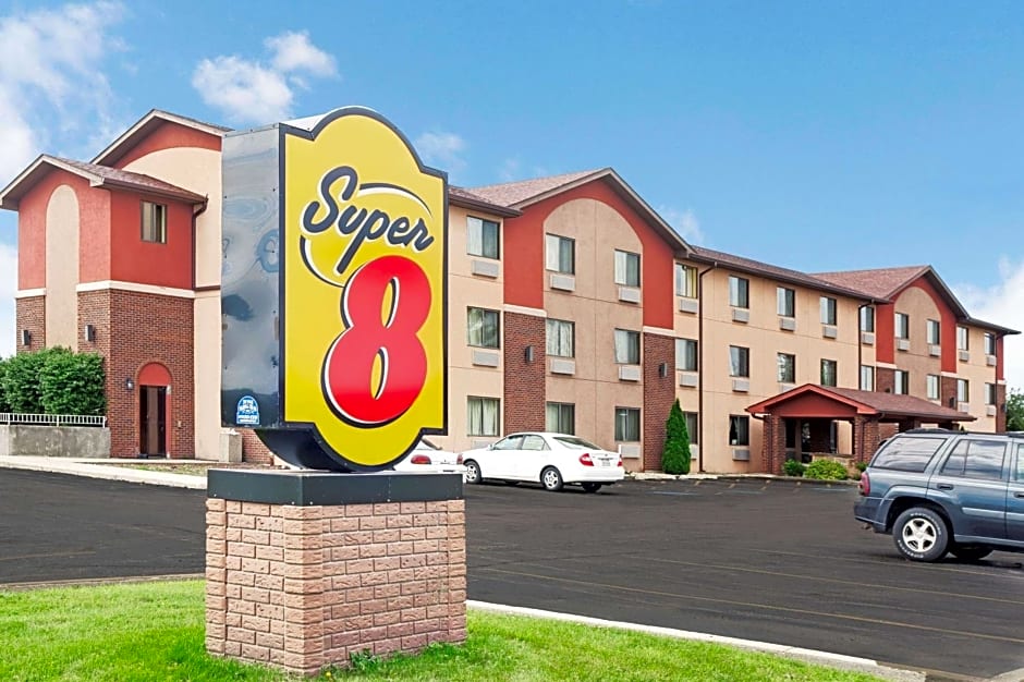 Super 8 by Wyndham Romeoville Bolingbrook