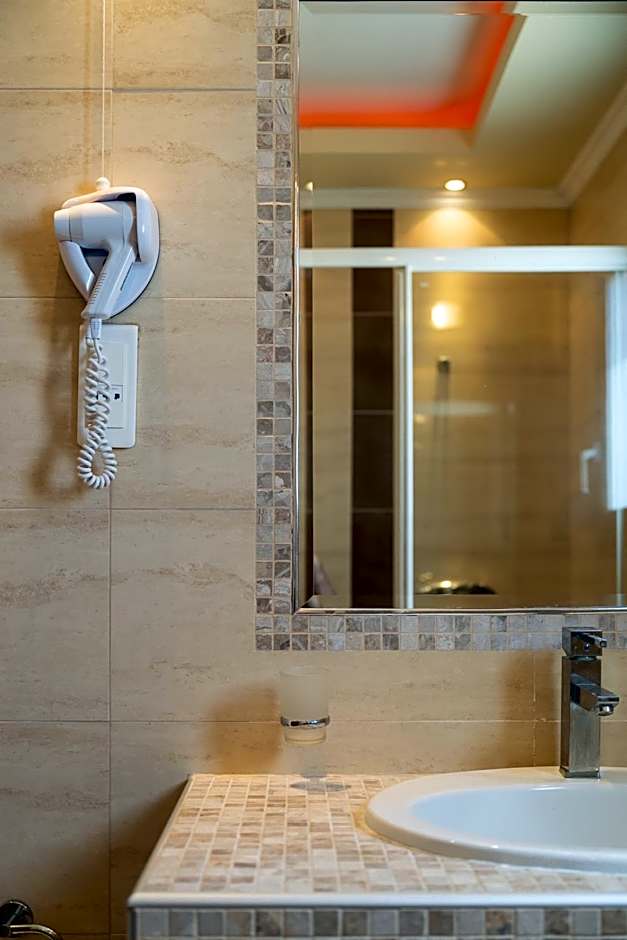 Meliton Inn Hotel & Suites by the beach