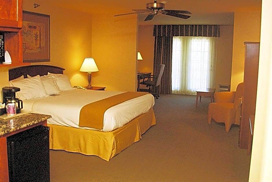 Holiday Inn Express & Suites Kerrville By IHG