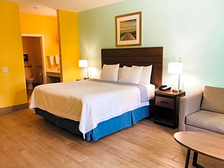 King Room with Roll-In Shower - Mobility/Hearing Accessible - Non-Smoking