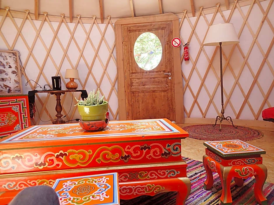 Eco-hôtel et Yourtes du Mercantour