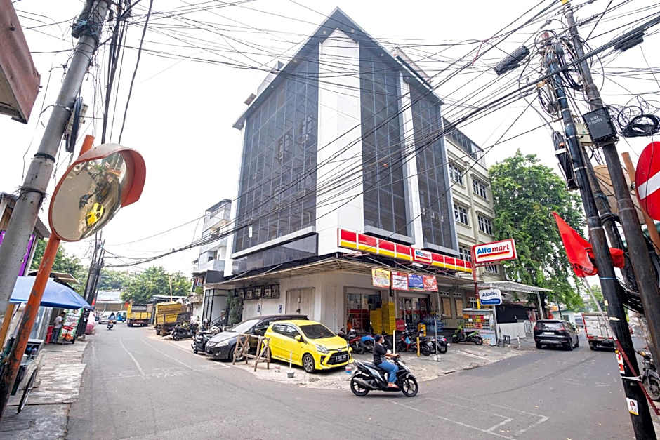 Kelowna Mangga Besar by AbdiHome