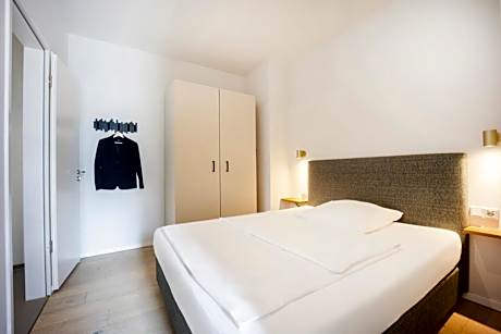 Apartment XL - King bed, terrace and separate bedroom