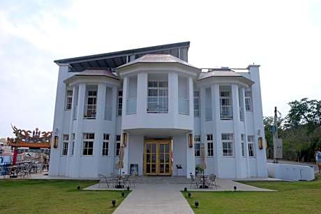 Xiaoliuqiu Loju Castle Inn