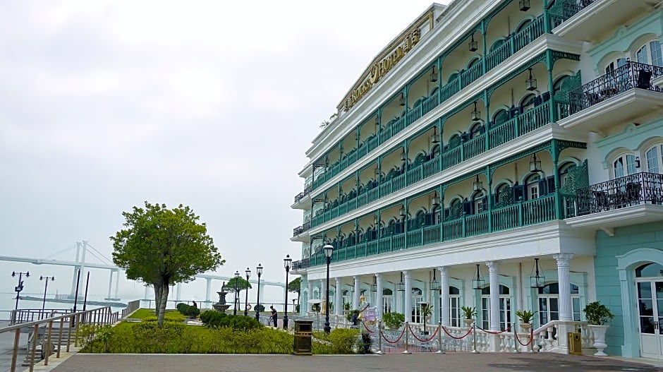 Rocks Hotel