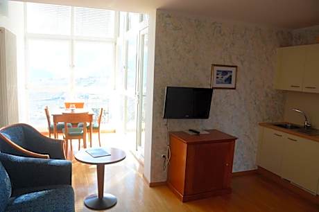 One-Bedroom Apartment with Balcony