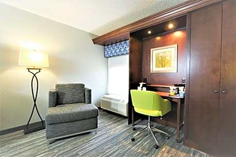 1 King Bed Shower Only Nonsmoking