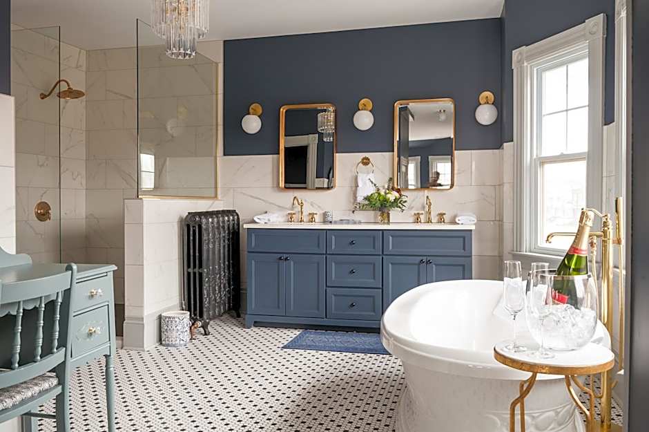 Slaymaker & Nichols Gastro House & Inn