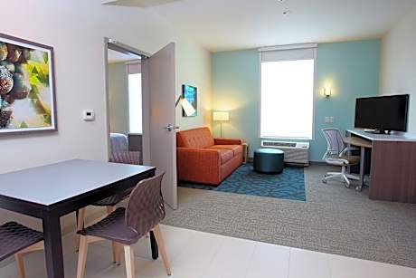 One-Bedroom King Suite - Non-Smoking