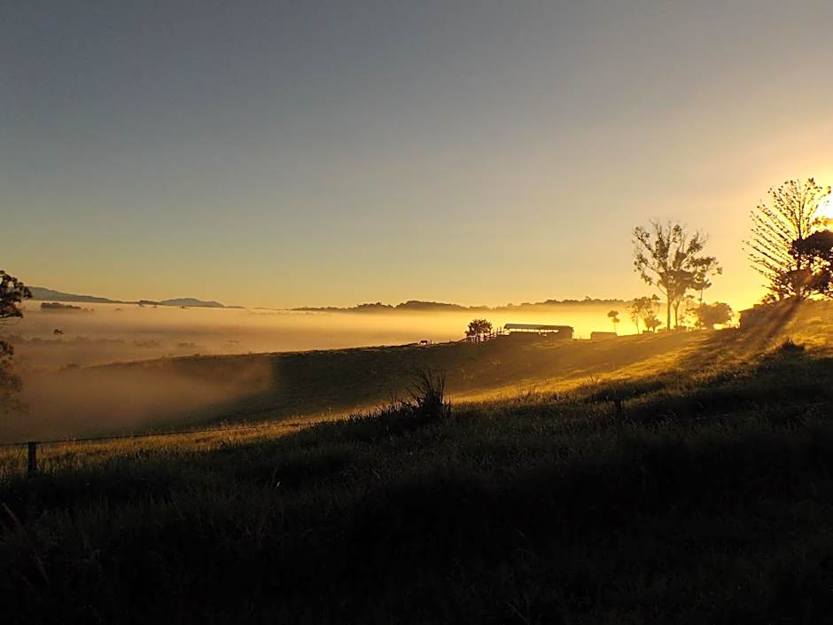 Tinaroo Sunset Retreat