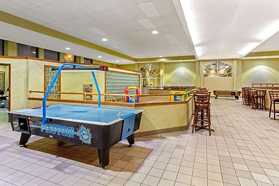 La Quinta Inn & Suites by Wyndham Appleton-College Avenue