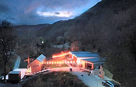 Apartment with Mountain View
