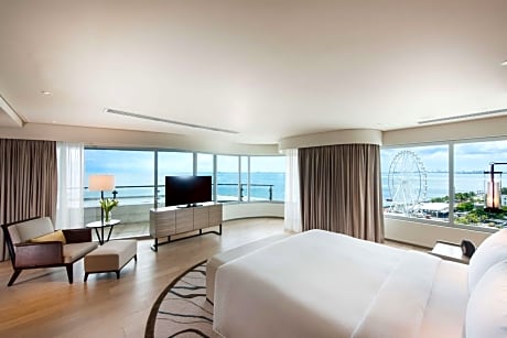 Bay View Two Bedroom Ambassador Suite-Balcony