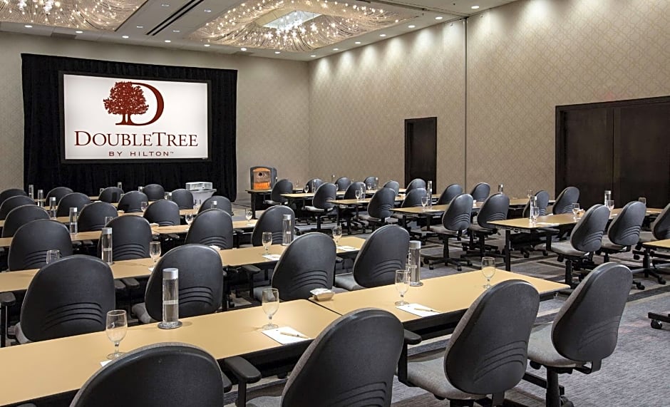 DoubleTree By Hilton Chicago - Oak Brook