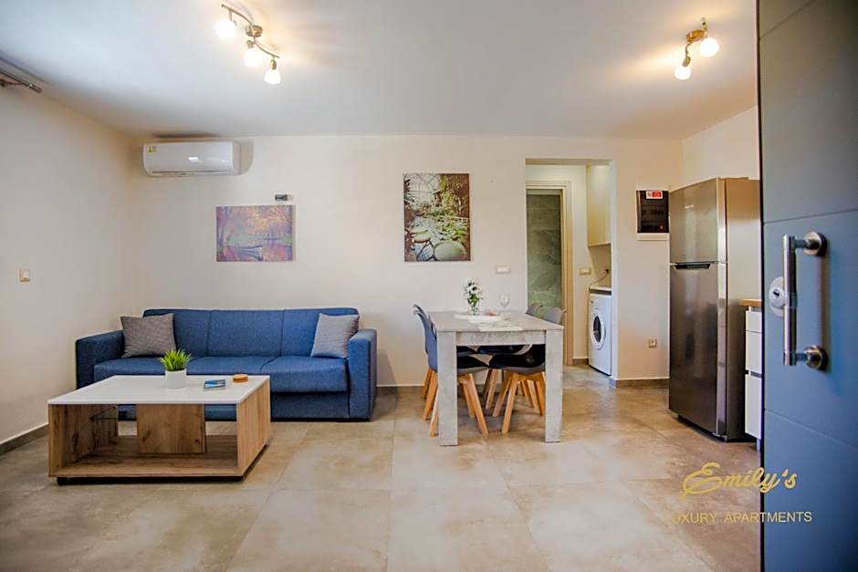 EMILY'S LUXURY APARTMENTS/ GARDEN