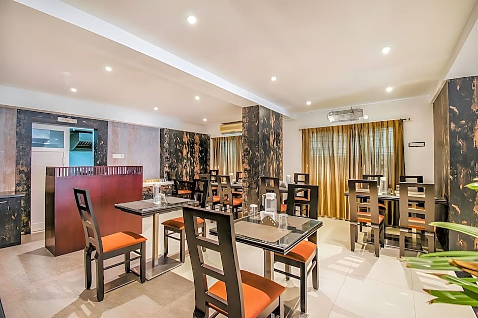 FabHotel Jansi Deluxe - Nr. Gandhipuram Bus stand