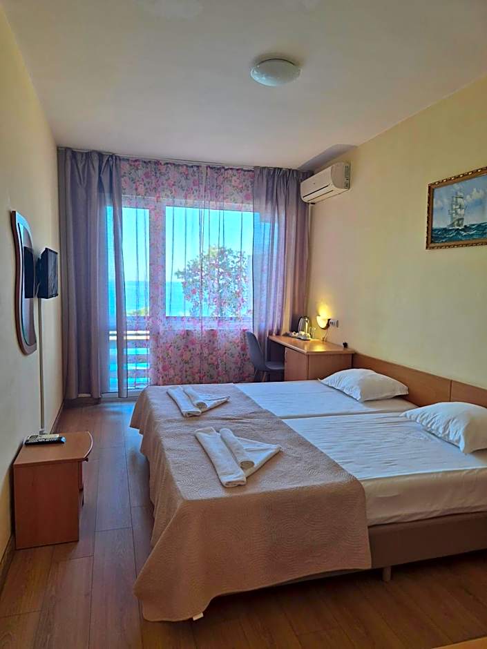 Ahilea Hotel - Free Pool Access