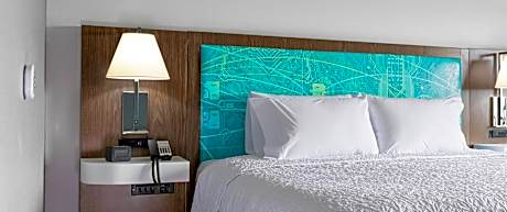 1 King W/Microwv/Fridge