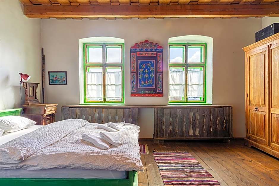 Viscri 32 - White Barn and Blue House