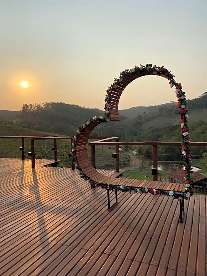 Recanto da Alegria - Casa em Cunha com Jacuzzi,Piscina,Rede,Churrasqueira,Lareira,Deck, Banco de coração