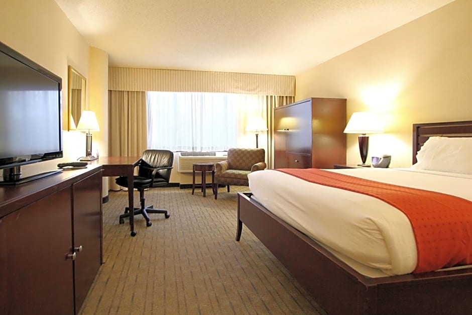 Ramada by Wyndham Minneapolis Airport - Eagan