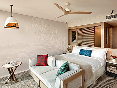 Animal View Room - Breakfast, Tour & Zoo Admission