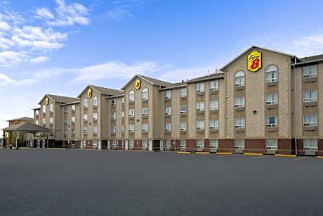 Super 8 by Wyndham Fort Nelson BC