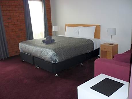 Queen Room with Spa Bath