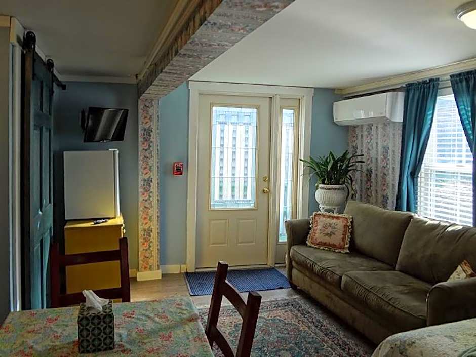 The Henry Collins Inn