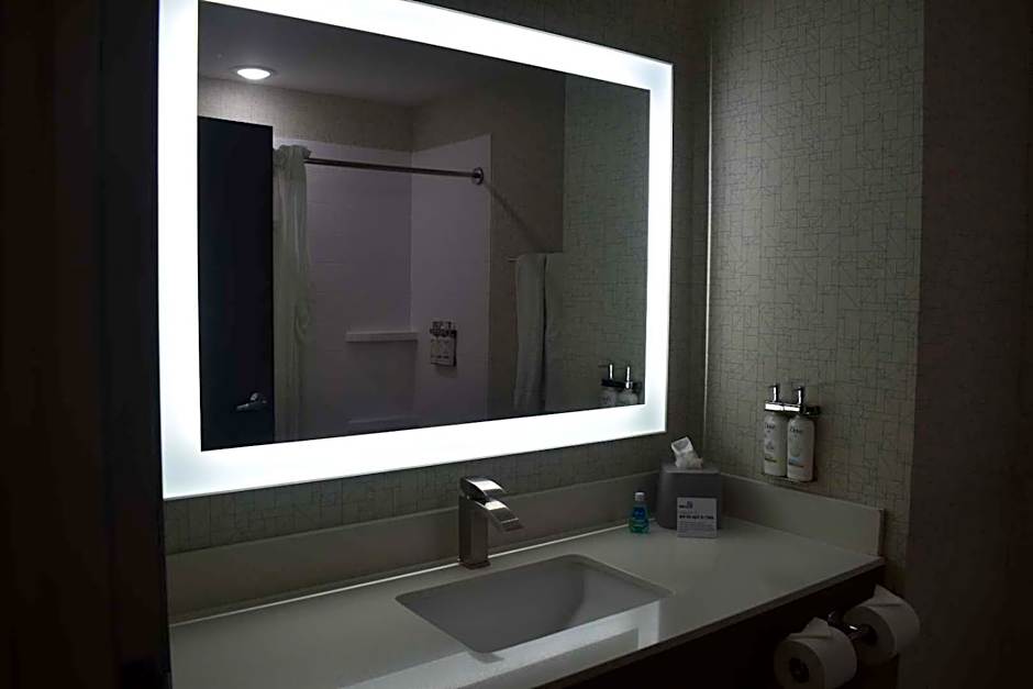 Holiday Inn Express Hotel & Suites McPherson By IHG