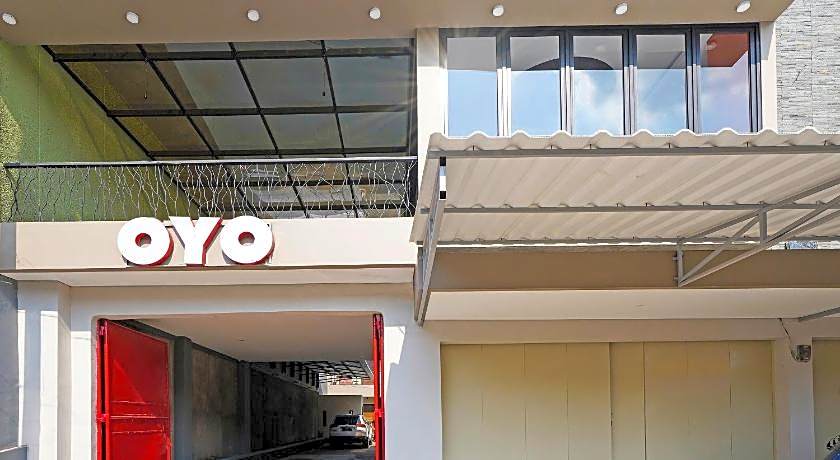 Capital O 1898 Louise Place