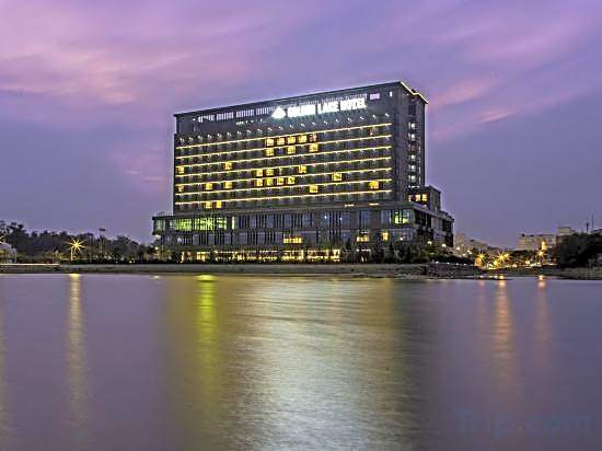 Golden Lake Hotel