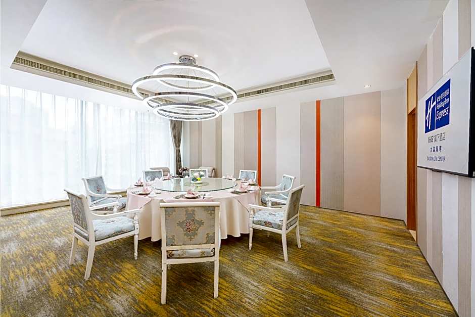 Holiday Inn Express City Centre Dalian By IHG