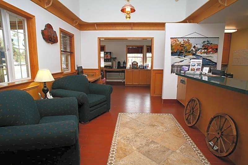 Sisters Inn & Suites