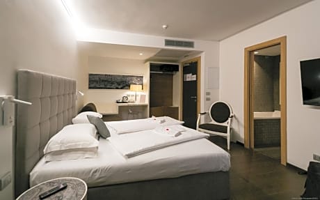 Superior King Room with Hot Tub and Steam Bath