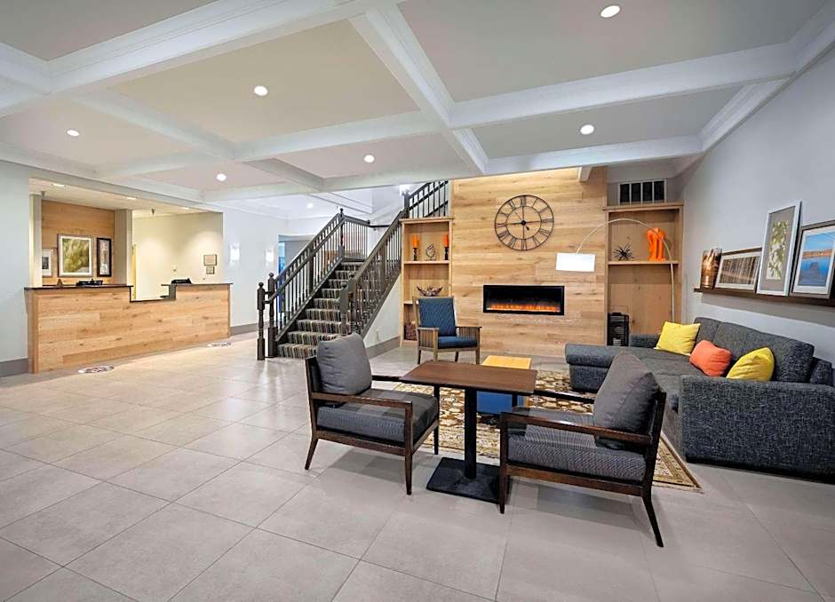 Country Inn & Suites by Radisson Albertville near Outlet Mall