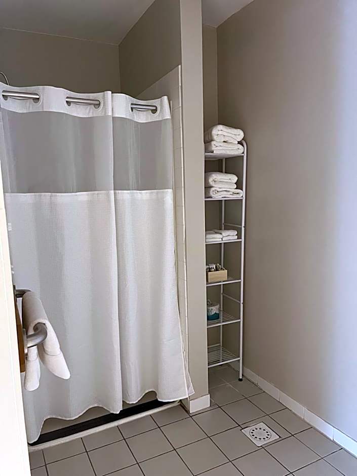 Mountain Creek Tavern