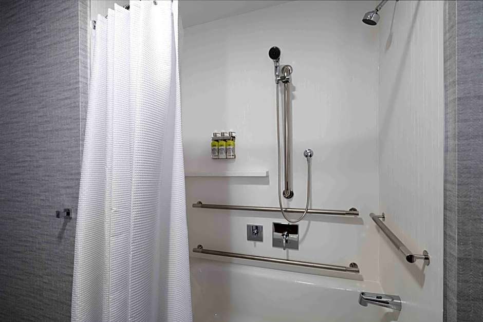 Holiday Inn Express Boston Logan Airport - Revere By IHG