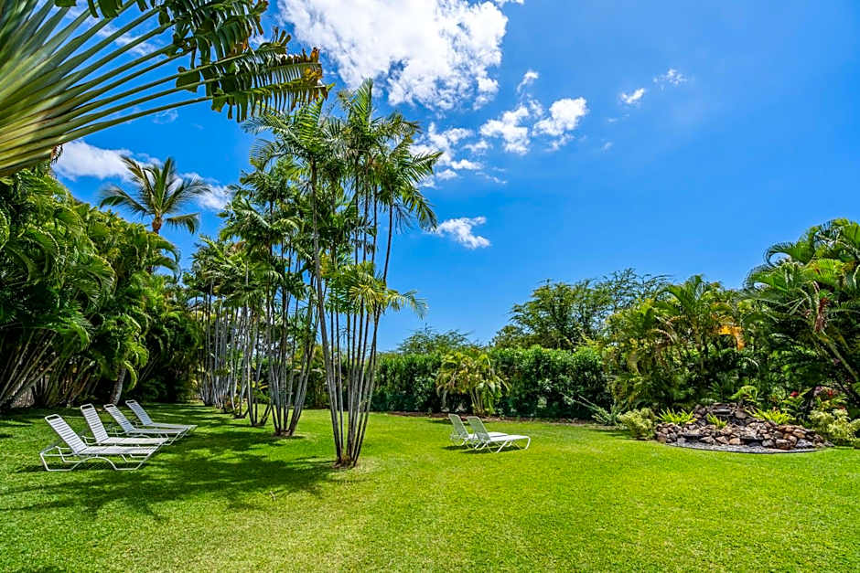 Renovated Condo - 3 Min Walk to Toes in the Sand!