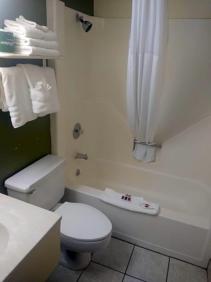 Super 8 by Wyndham Craig