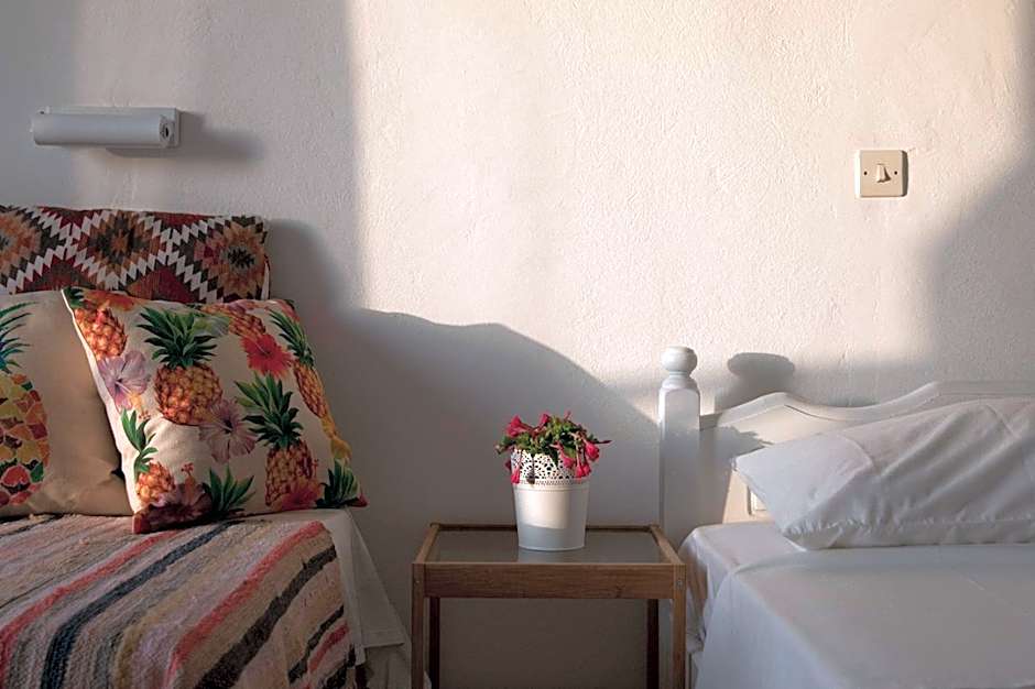 Armadoros Hotel / Ios Backpackers