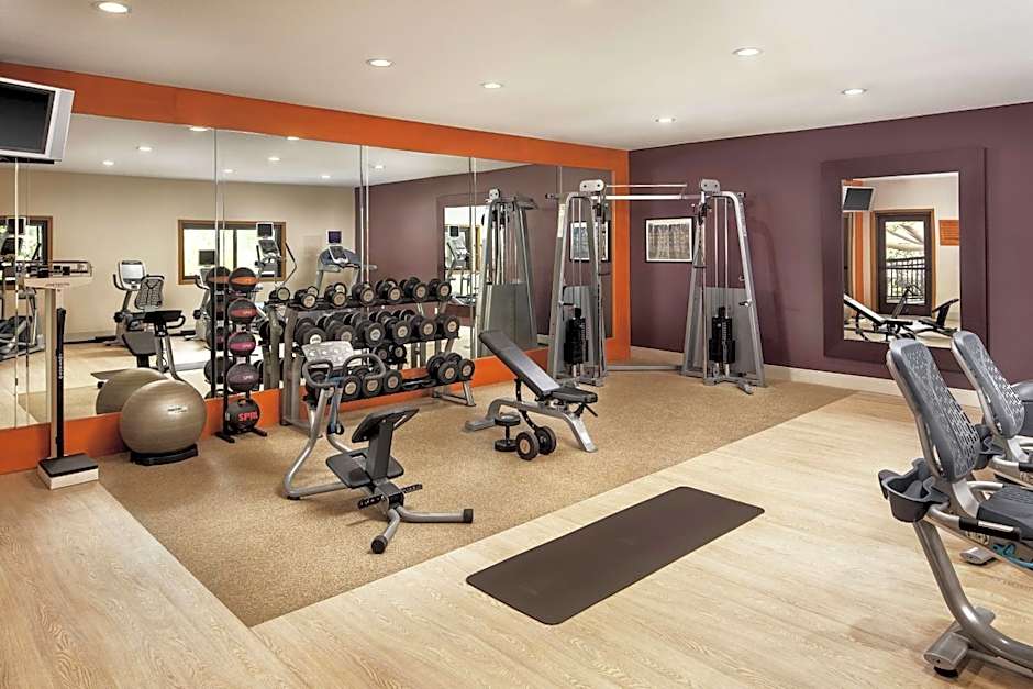 DoubleTree by Hilton Claremont